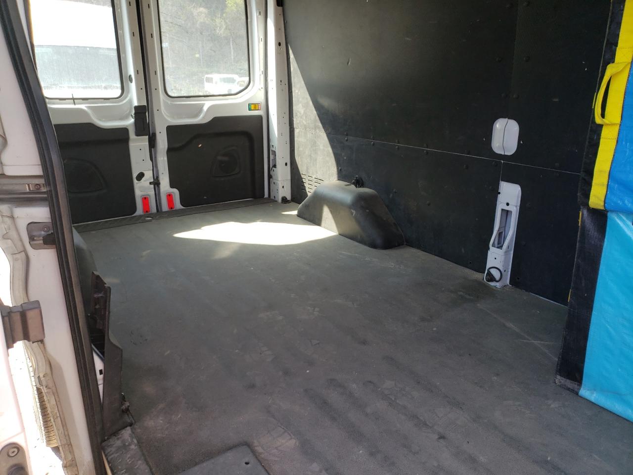 Photo 6 from auction – 2019 FORD TRANSIT T- with VIN 1FTYR2CM0KKB07561