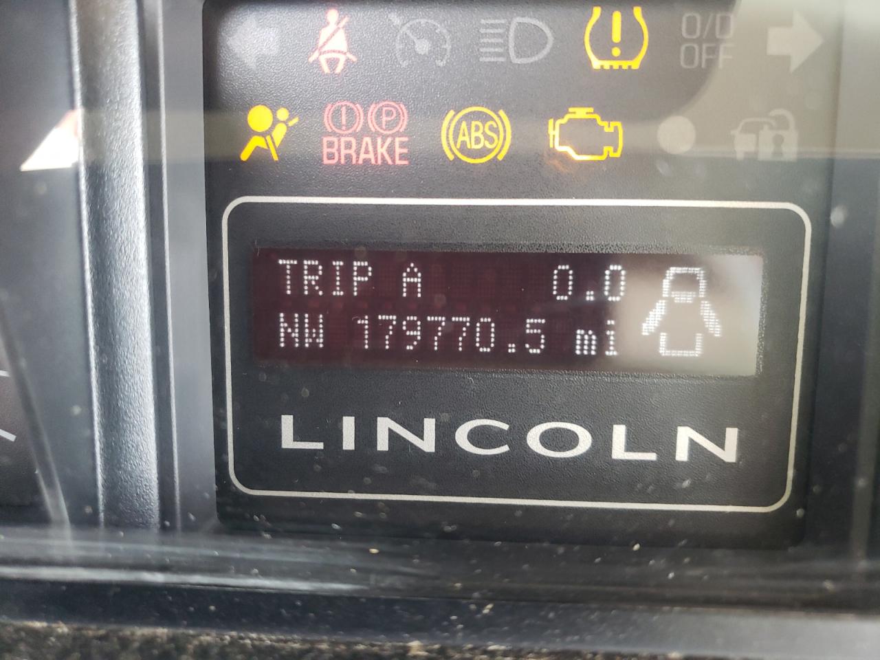 Photo 8 from auction – 2008 LINCOLN NAVIGATOR with VIN 5LMFU27558LJ12808