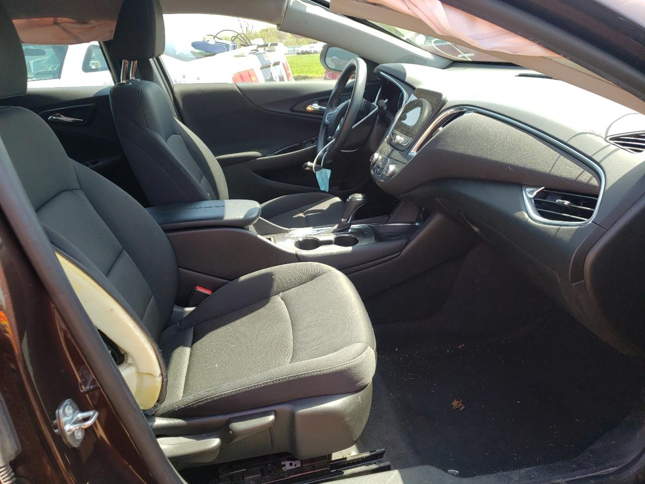 Photo 5 from auction – 2016 CHEVROLET MALIBU LT with VIN 1G1ZE5ST8GF272647