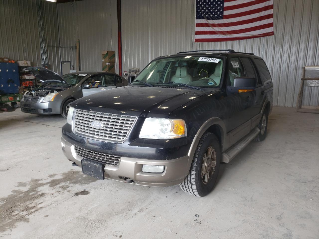 Photo 2 from auction – 2004 FORD EXPEDITION with VIN 1FMFU18L84LB13343