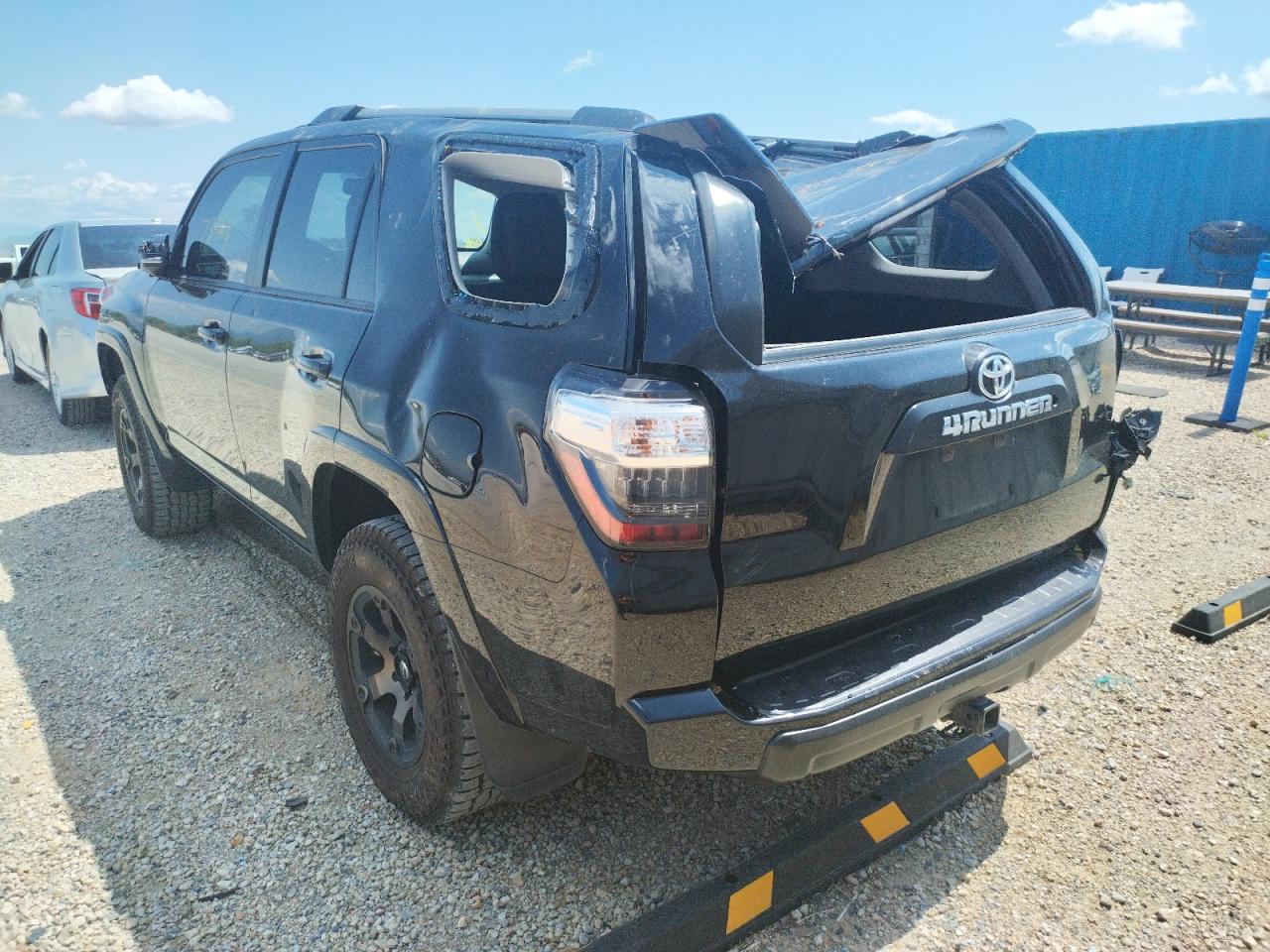 Photo 15 from auction – 2015 TOYOTA 4RUNNER SR with VIN JTEBU5JR1F5275150