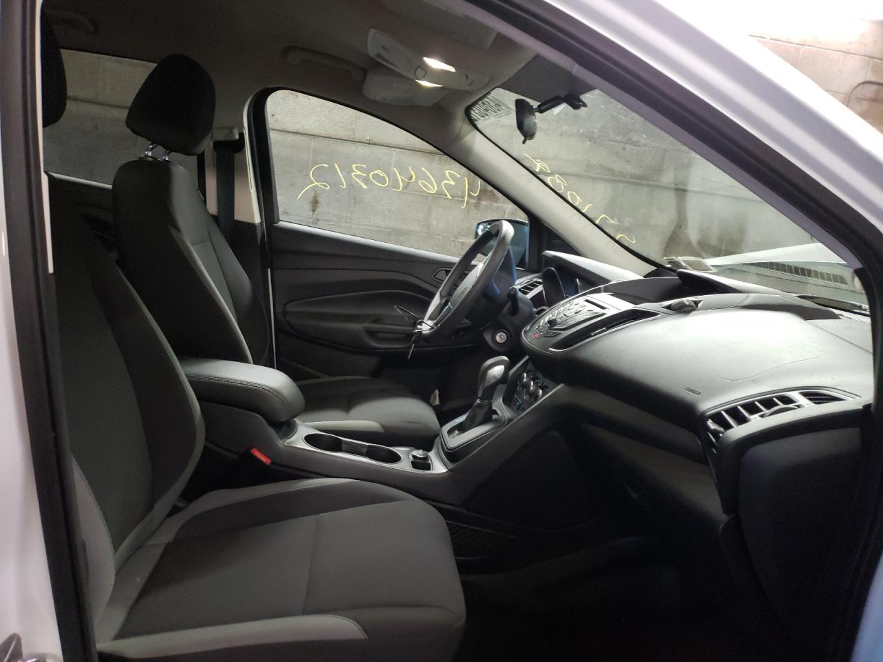 Photo 5 from auction – 2016 FORD ESCAPE S with VIN 1FMCU0F70GUC83987