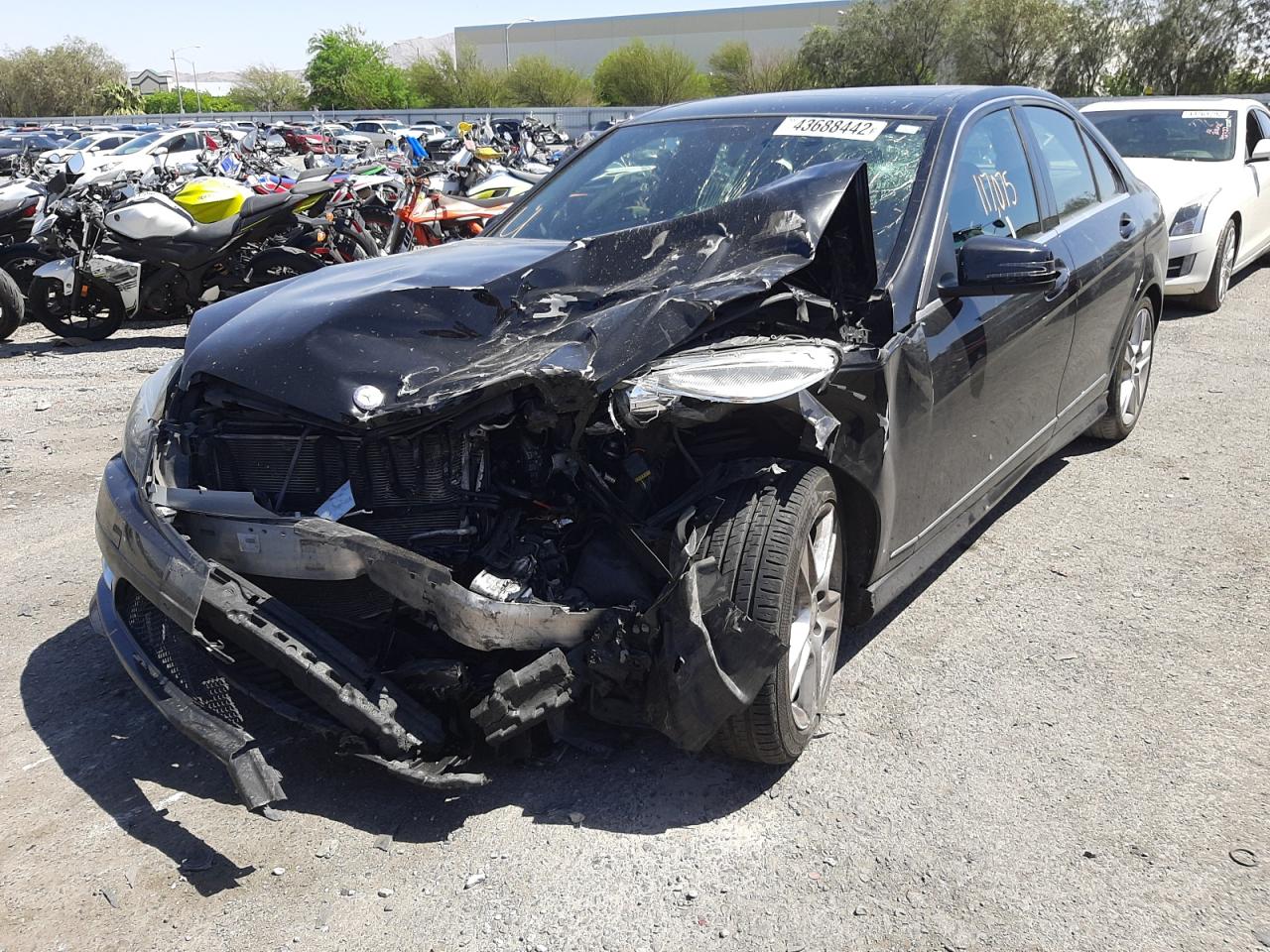 Photo 2 from auction – 2011 MERCEDES-BENZ C 300 with VIN WDDGF5EB6BA458567