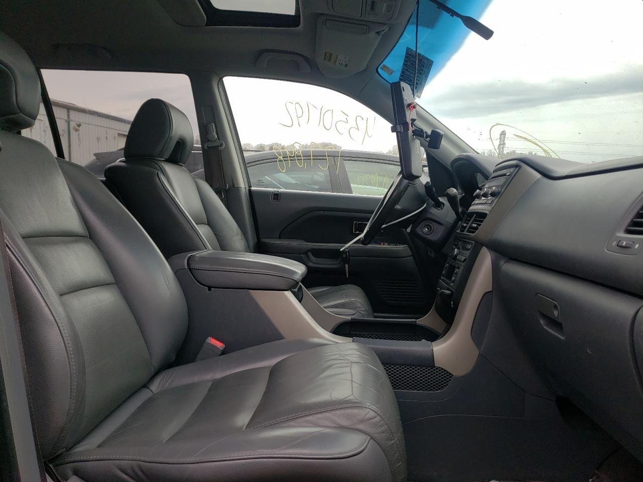 Photo 5 from auction – 2008 HONDA PILOT EXL with VIN 5FNYF18558B010155