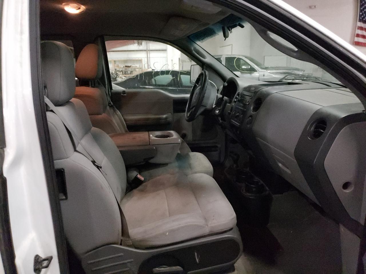 Photo 5 from auction – 2004 FORD F150 with VIN 1FTRX14W04FA11087