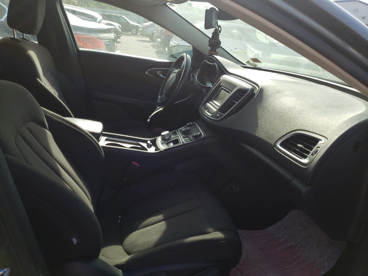 Photo 5 from auction – 2015 CHRYSLER 200 LIMITE with VIN 1C3CCCAB1FN505258