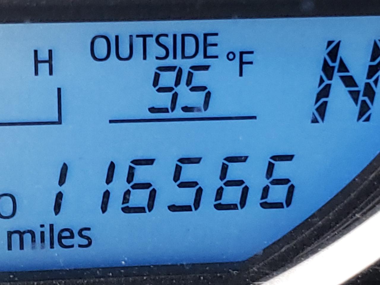 Photo 8 from auction – 2015 TOYOTA RAV4 LE with VIN JTMZFREV7FD054816