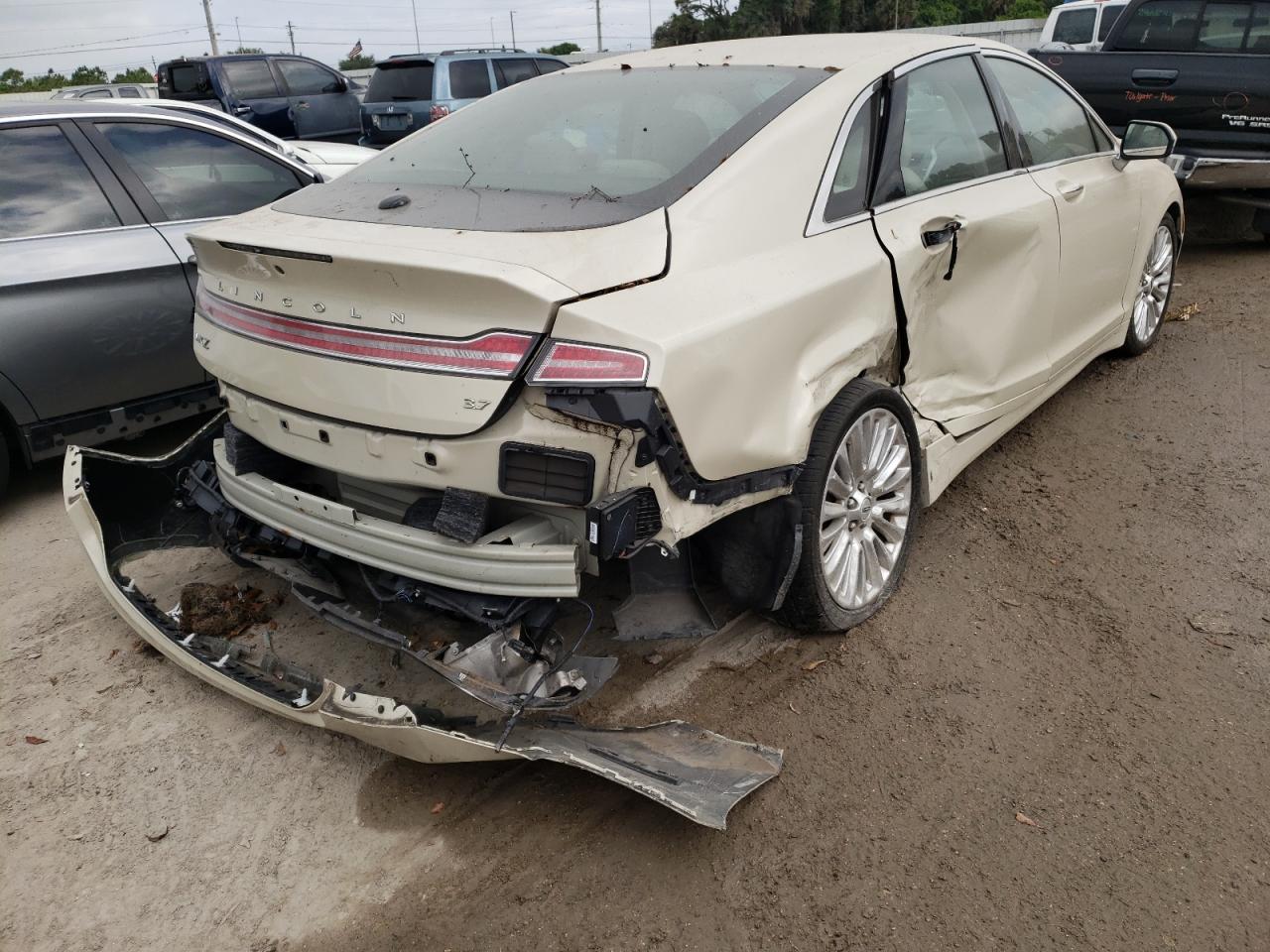 Photo 4 from auction – 2016 LINCOLN MKZ with VIN 3LN6L2GK9GR624325