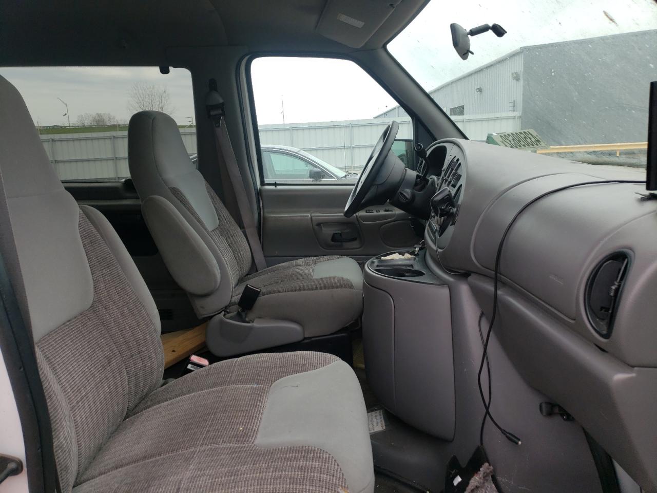 Photo 5 from auction – 1999 FORD ECONOLINE with VIN 1FBSS31L3XHA28033
