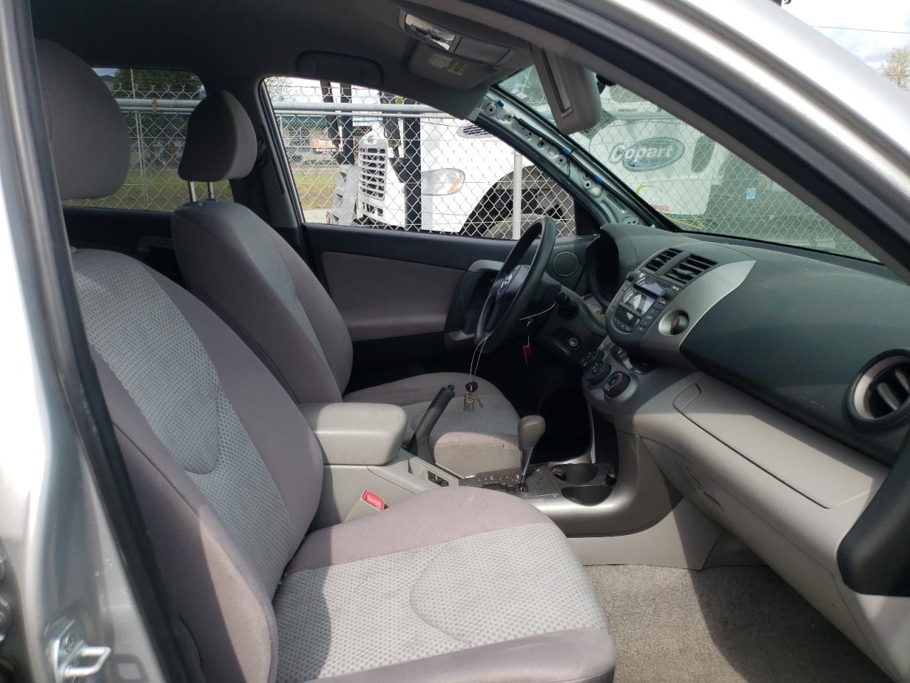 Photo 5 from auction – 2006 TOYOTA RAV4 with VIN JTMBD33V765021848