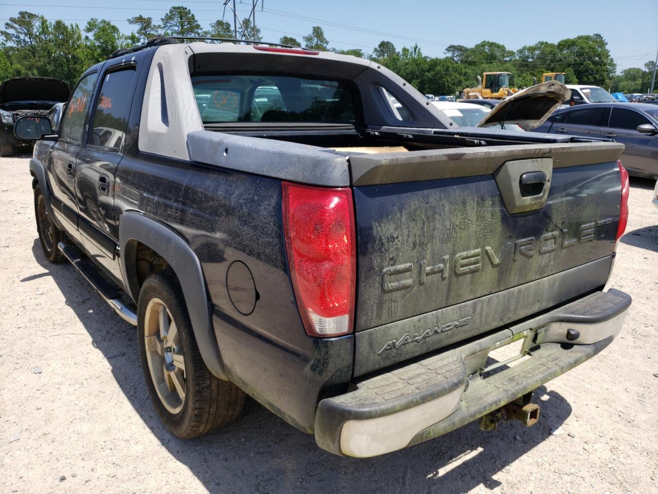 Photo 3 from auction – 2004 CHEVROLET AVALANCHE with VIN 3GNEC12T24G320973
