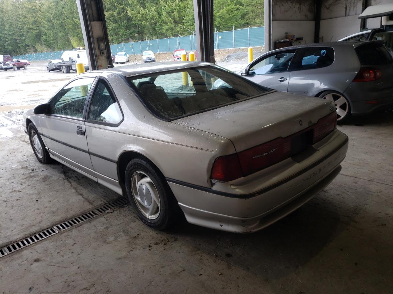 Foto 3 de la subasta – 1990 FORD THUNDERBIR con VIN 1FAPP64R0LH167038