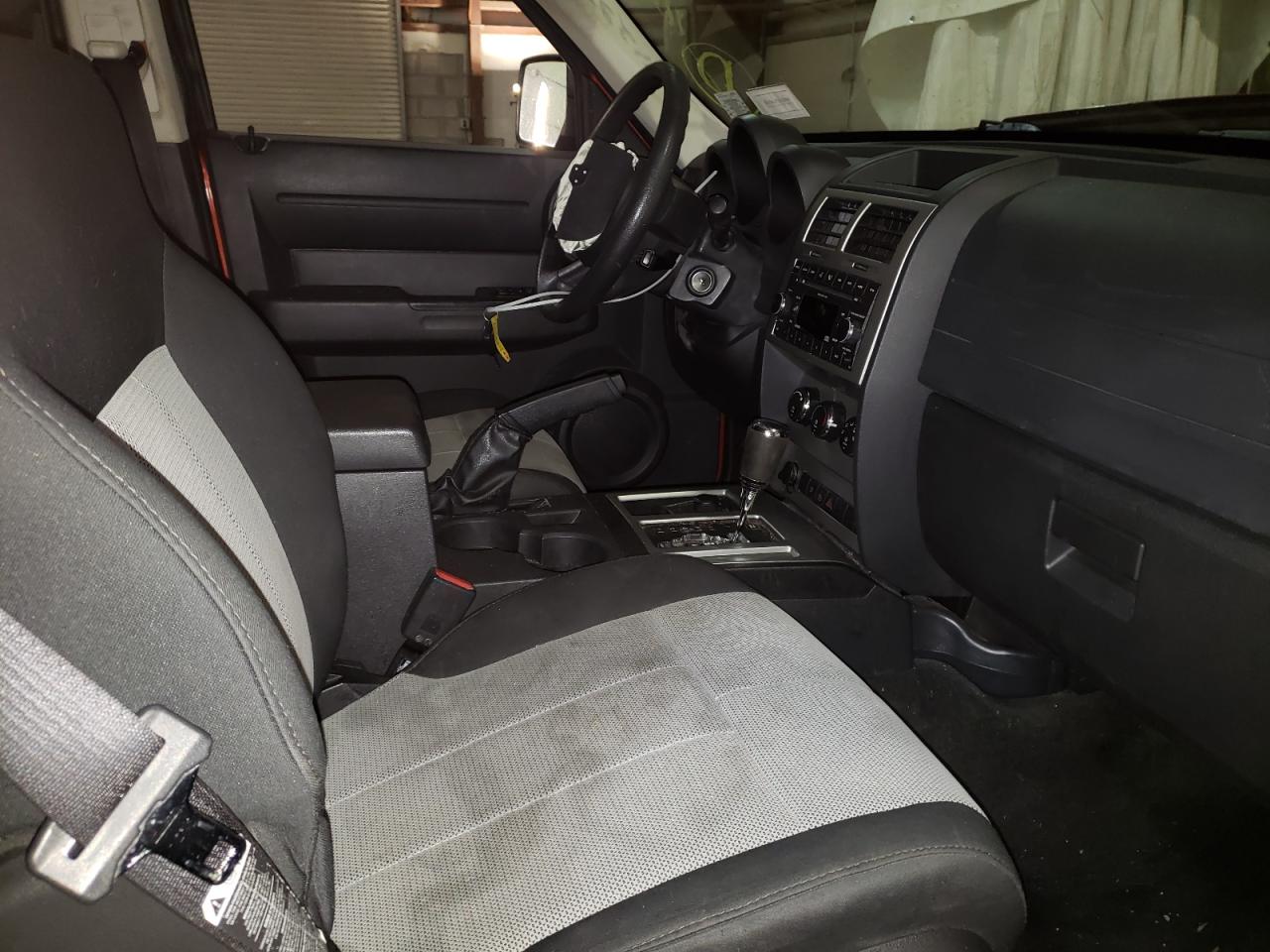 Photo 5 from auction – 2008 DODGE NITRO SXT with VIN 1D8GU28K28W262200
