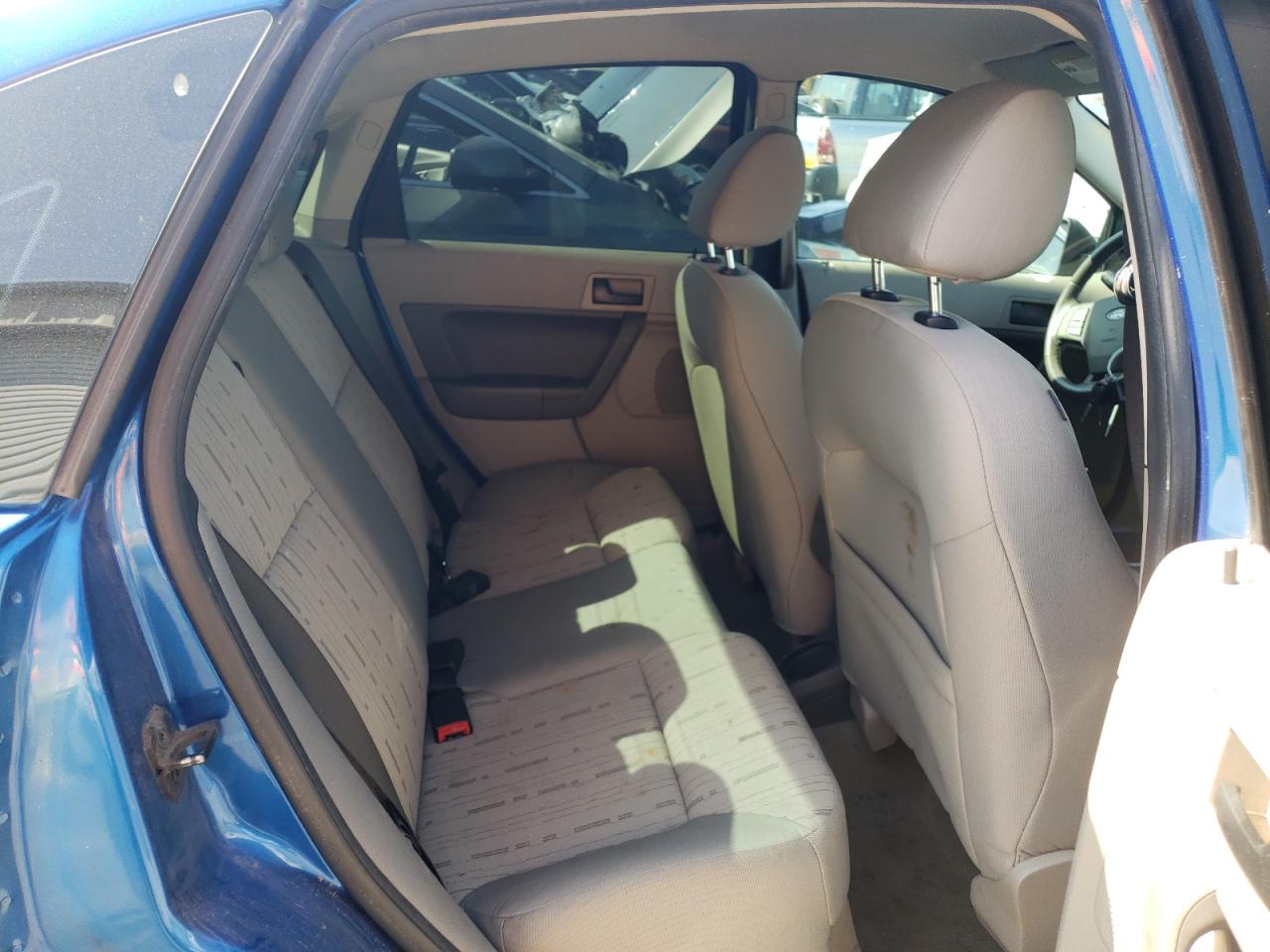 Photo 6 from auction – 2011 FORD FOCUS SE with VIN 1FAHP3FN5BW103830