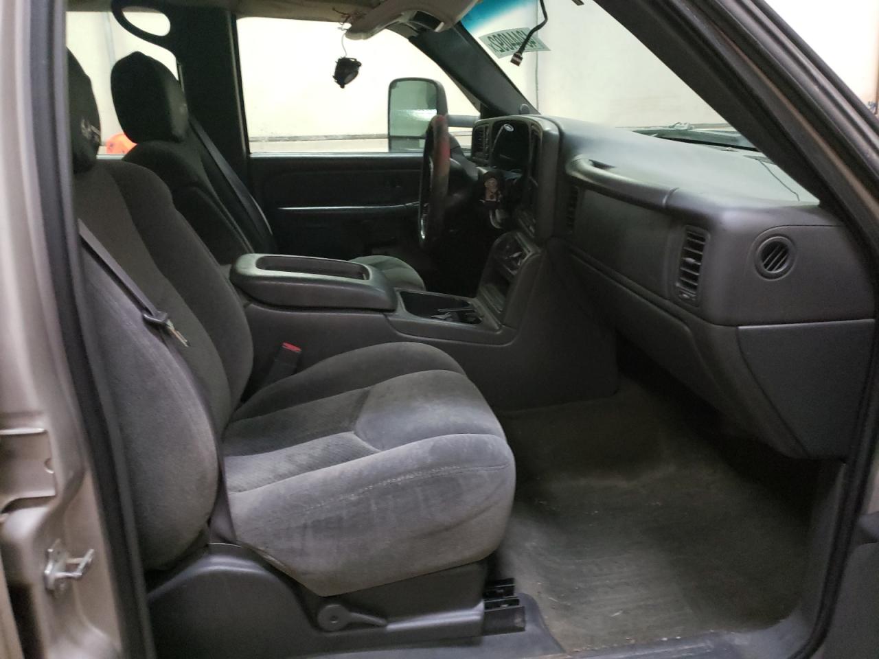 Photo 5 from auction – 2005 CHEVROLET SILVERADO with VIN 1GCHK23235F828439