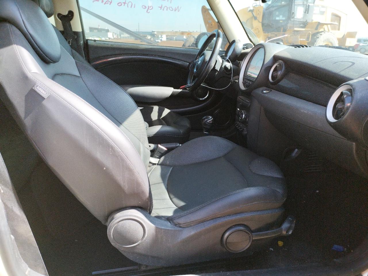 Photo 5 from auction – 2011 MINI COOPER S with VIN WMWSV3C56BTY15403
