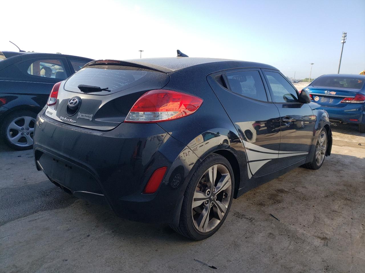 Photo 4 from auction – 2015 HYUNDAI VELOSTER with VIN KMHTC6AD0FU233530