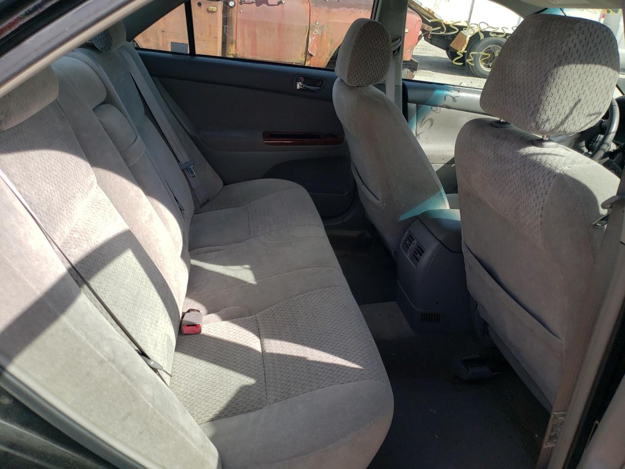 Photo 6 from auction – 2002 TOYOTA CAMRY LE with VIN 4T1BE32K12U090549