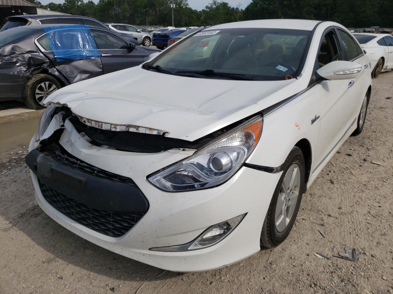 Photo 2 from auction – 2012 HYUNDAI SONATA HYB with VIN KMHEC4A43CA032828