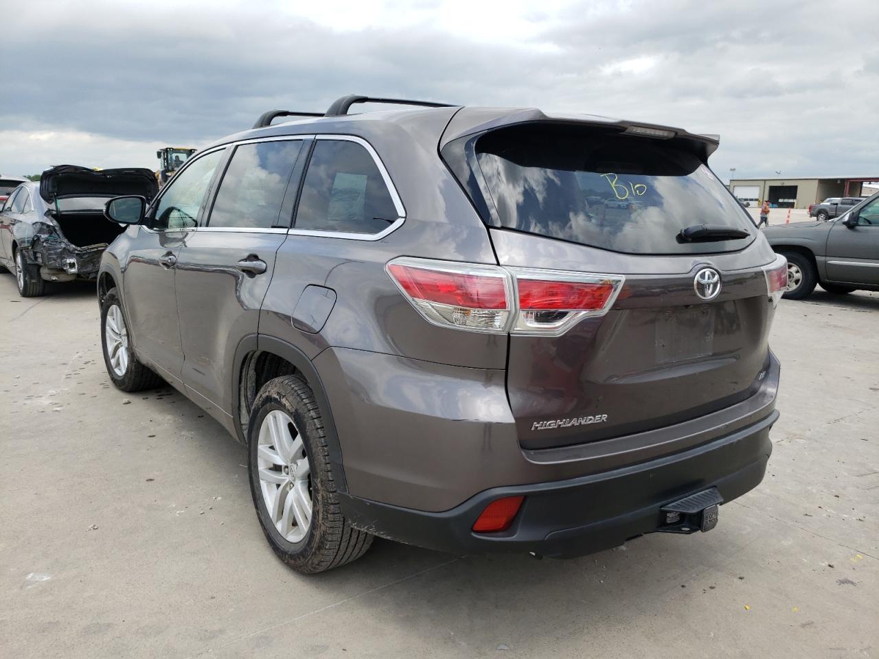 Photo 3 from auction – 2014 TOYOTA HIGHLANDER with VIN 5TDZKRFH3ES015941