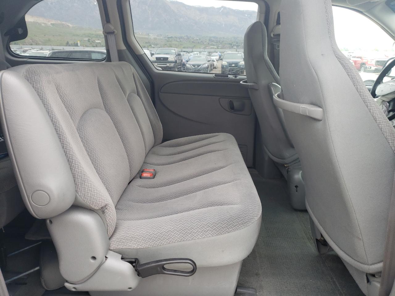 Photo 6 from auction – 2005 CHRYSLER TOWN & COU with VIN 1C4GP45R75B263770