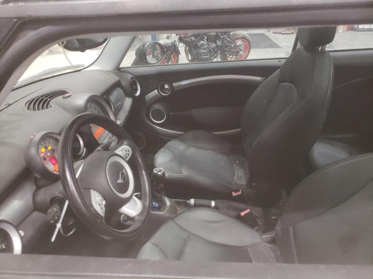Photo 5 from auction – 2007 MINI COOPER S with VIN WMWMF73577TL86406
