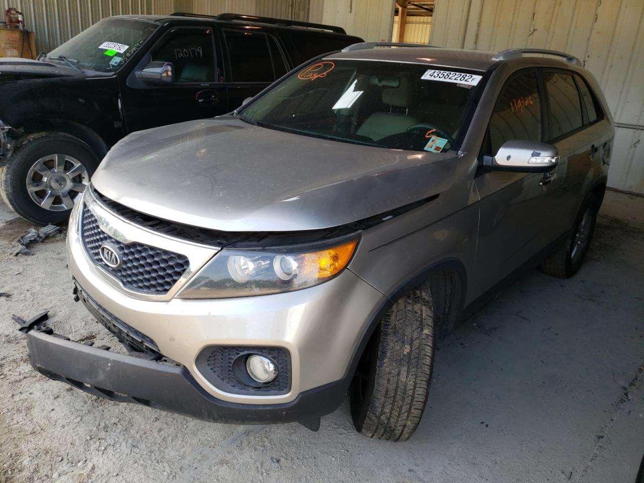 Photo 2 from auction – 2013 KIA SORENTO LX with VIN 5XYKT3A67DG348432