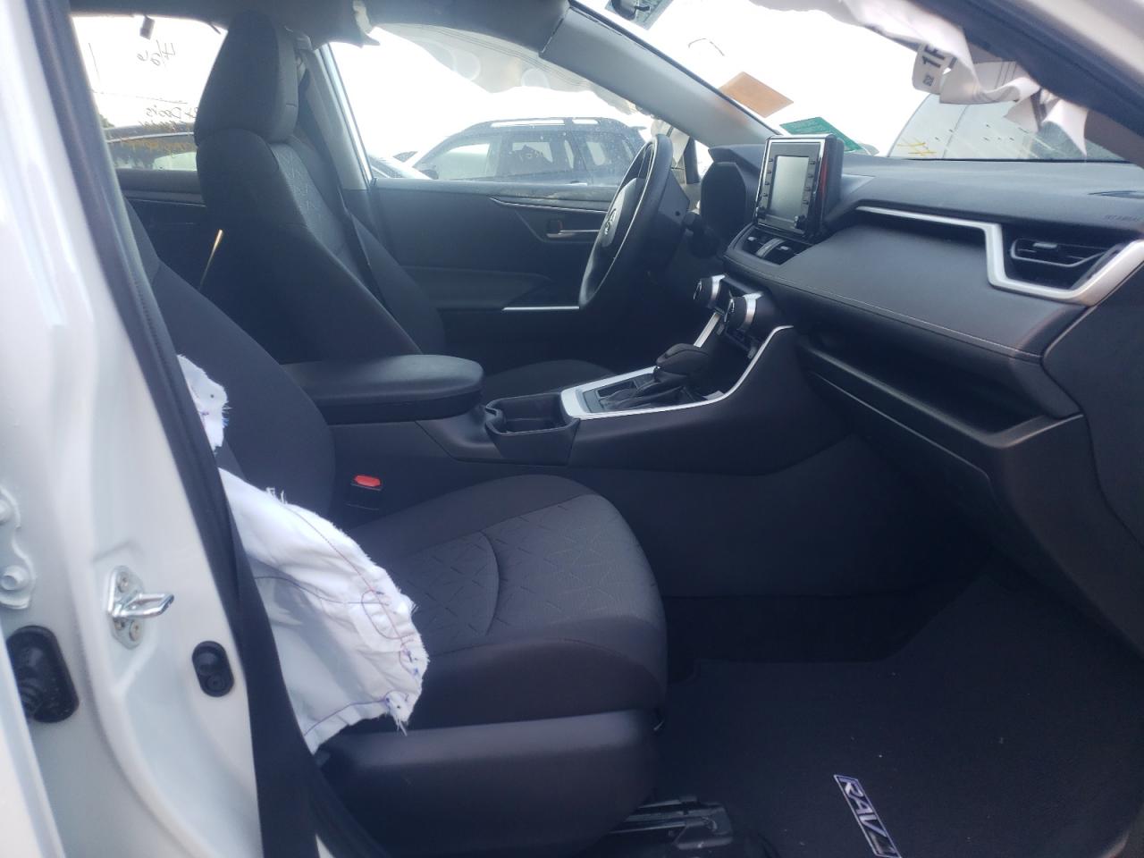 Photo 5 from auction – 2021 TOYOTA RAV4 XLE with VIN 2T3W1RFV7MC165920