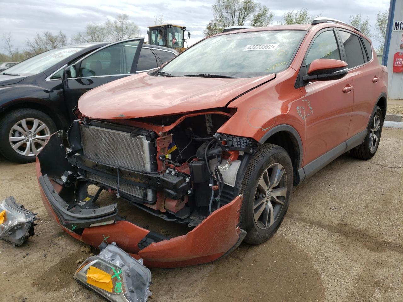 Photo 2 from auction – 2016 TOYOTA RAV4 XLE with VIN 2T3WFREV3GW262943