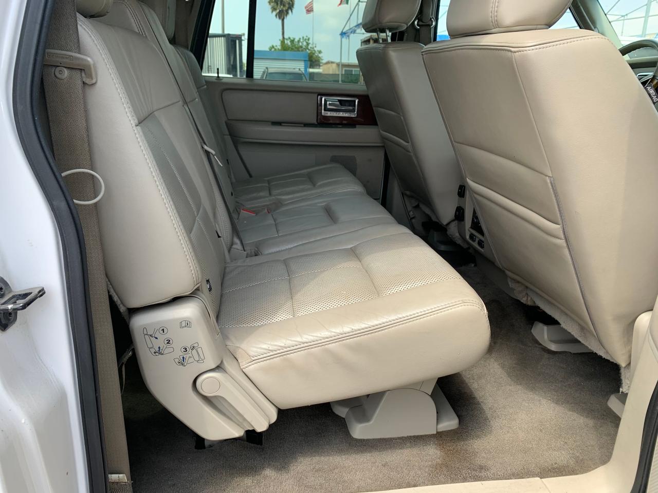 Photo 6 from auction – 2011 LINCOLN NAVIGATOR with VIN 5LMJJ3J58BEJ07518