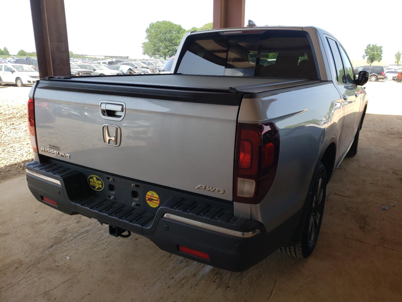 Photo 4 from auction – 2019 HONDA RIDGELINE with VIN 5FPYK3F76KB019635