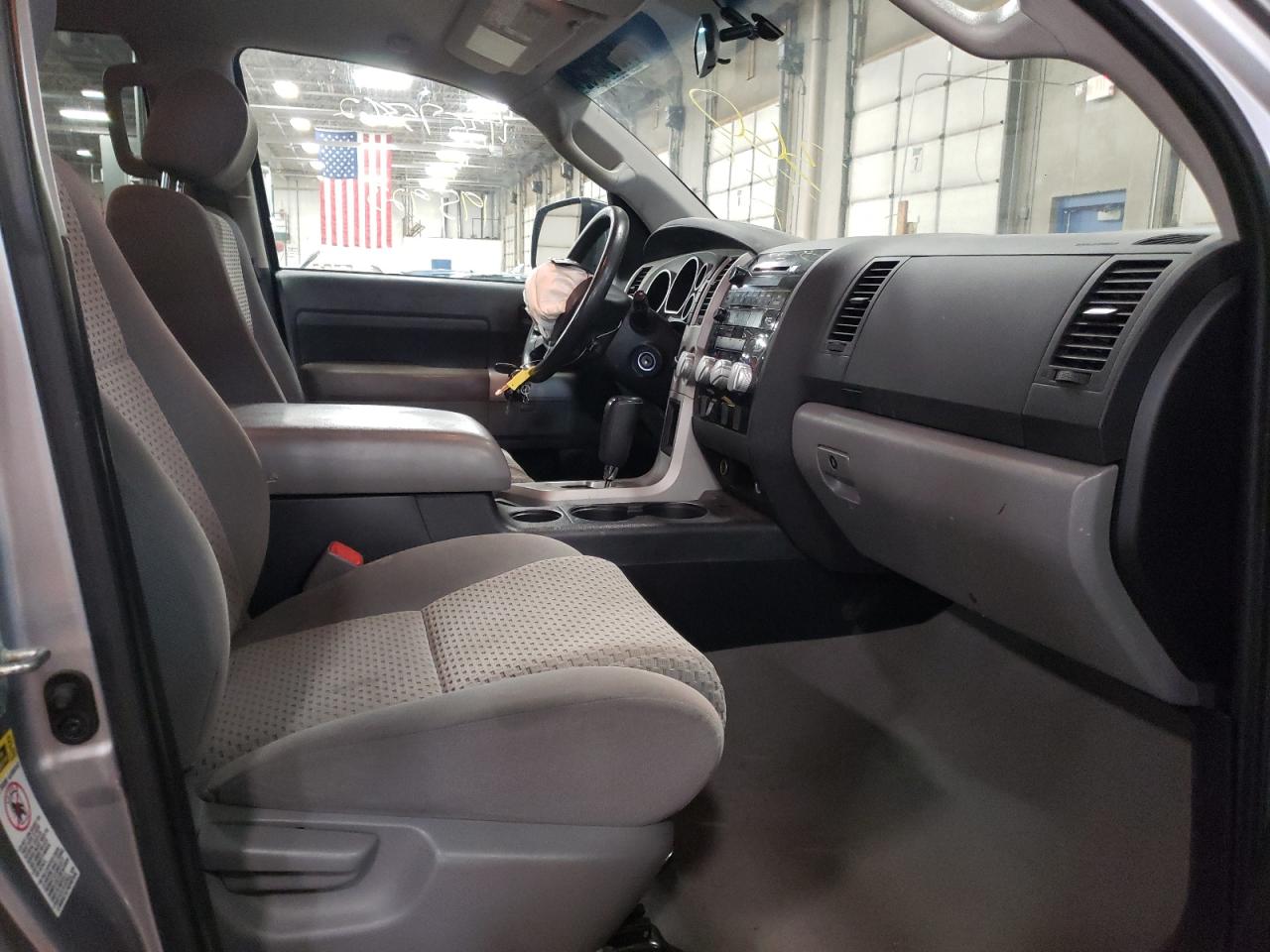 Photo 5 from auction – 2008 TOYOTA TUNDRA DOU with VIN 5TFBT54138X013232