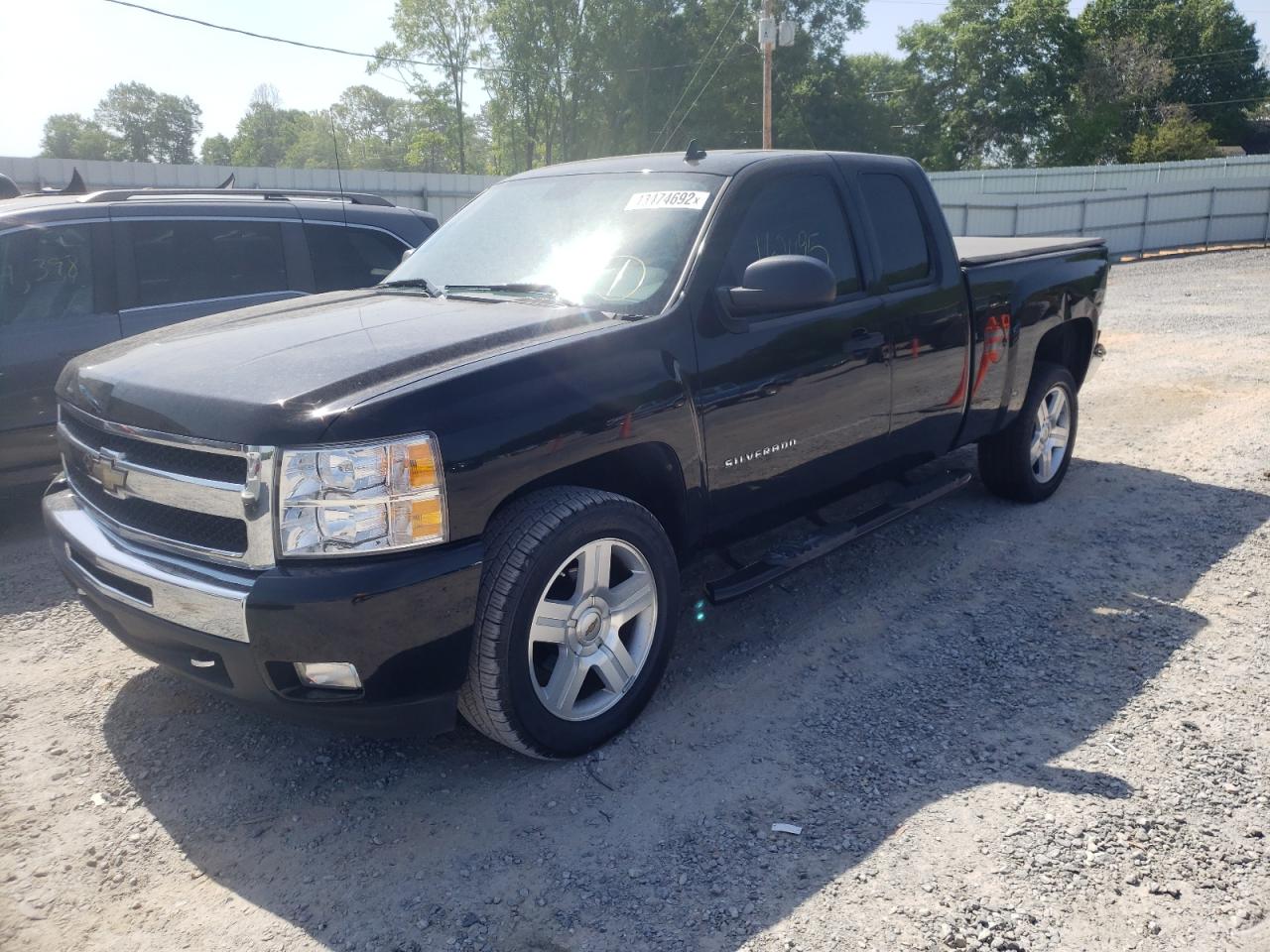 Photo 2 from auction – 2011 CHEVROLET SILVERADO with VIN 1GCRCSE00BZ271030