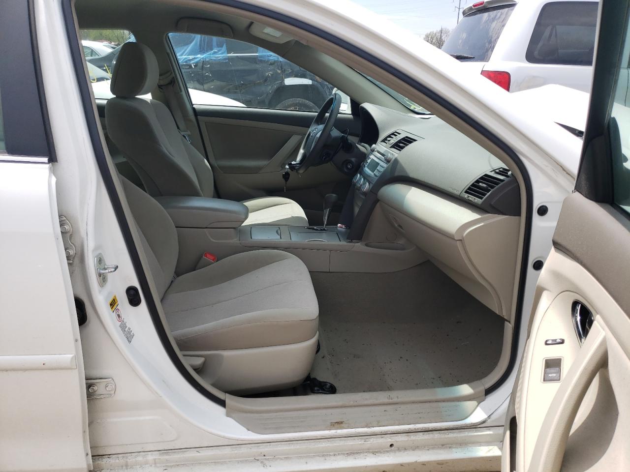 Photo 5 from auction – 2011 TOYOTA CAMRY BASE with VIN 4T4BF3EK2BR124545