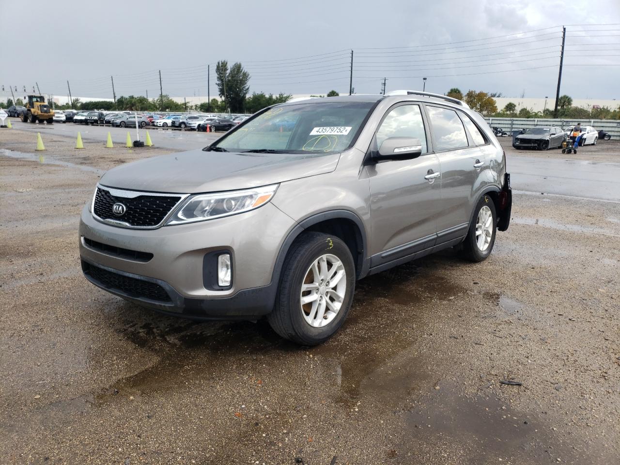 Photo 2 from auction – 2014 KIA SORENTO LX with VIN 5XYKT3A62EG490673