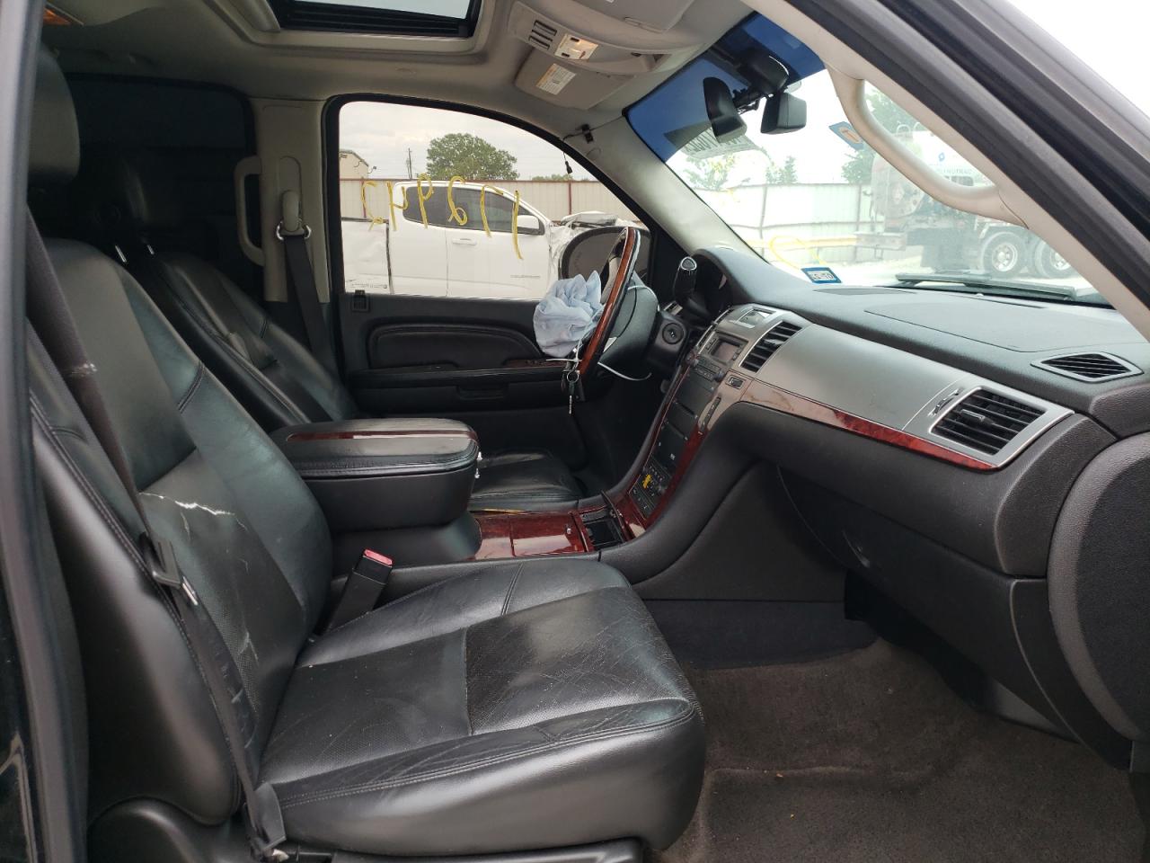 Photo 5 from auction – 2008 CADILLAC ESCALADE L with VIN 1GYEC63818R137709