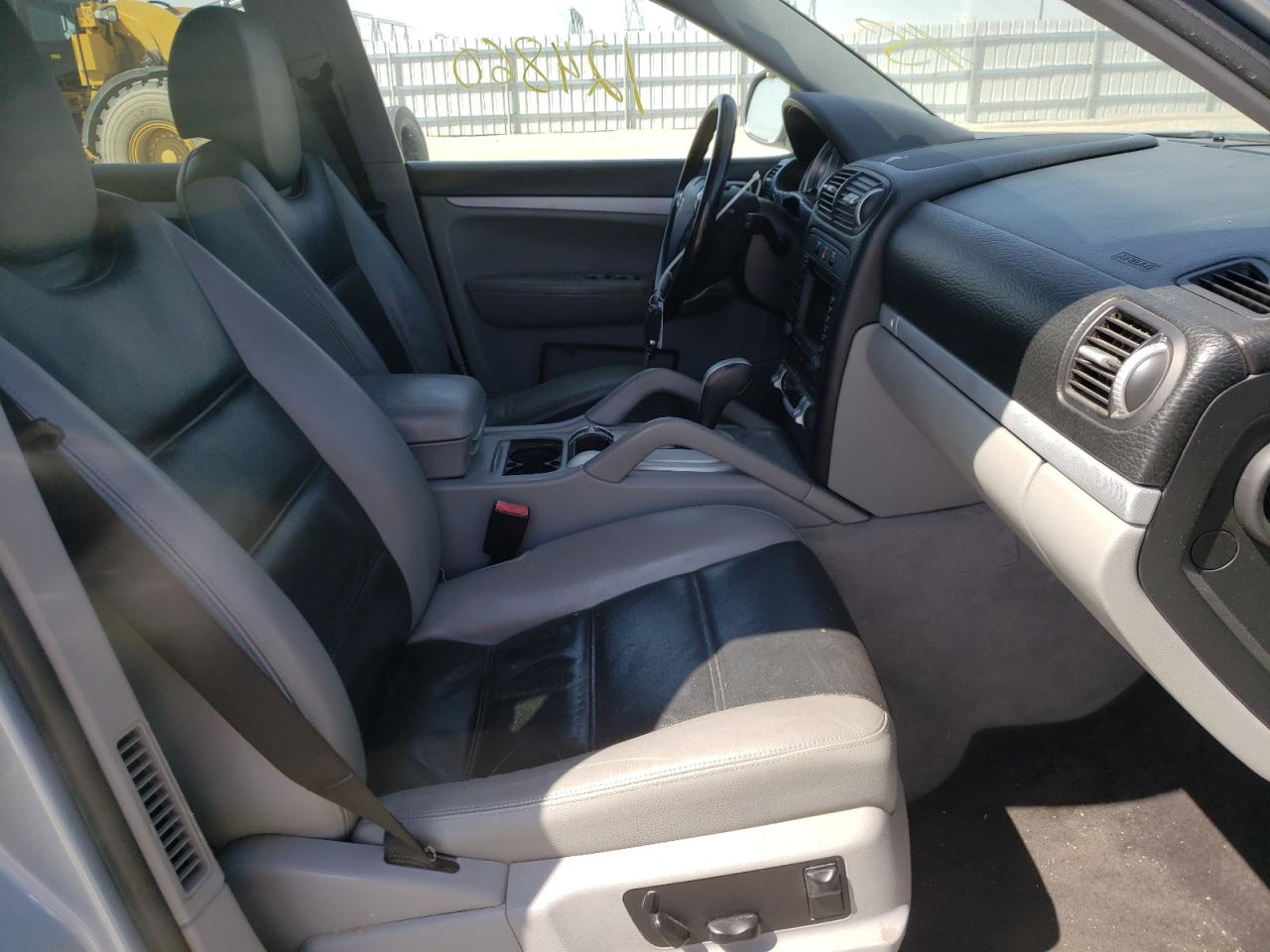Photo 5 from auction – 2006 PORSCHE CAYENNE S with VIN WP1AB29P46LA67653