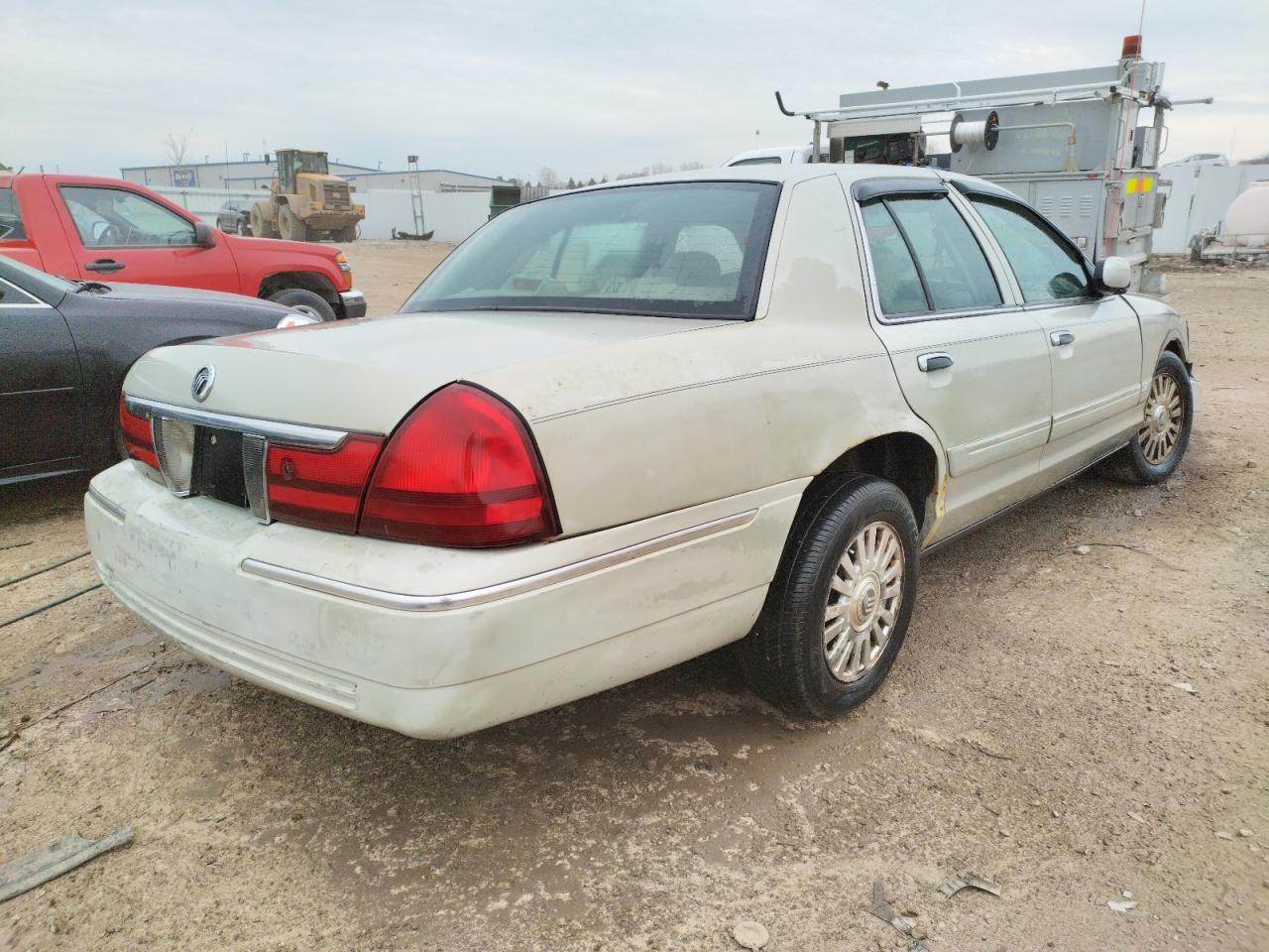 Photo 4 from auction – 2003 MERCURY GRAND MARQ with VIN 2MEFM74WX3X690334