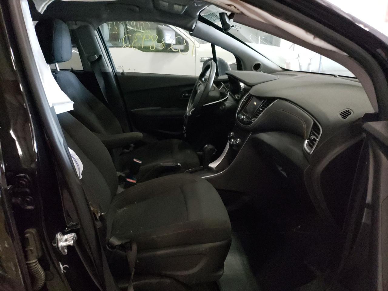 Photo 5 from auction – 2020 CHEVROLET TRAX LS with VIN KL7CJKSB7LB327327