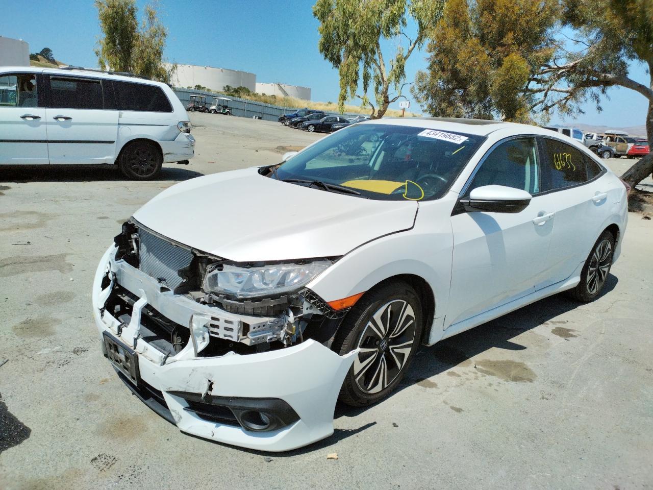 Photo 2 from auction – 2016 HONDA CIVIC EXL with VIN 19XFC1F76GE210258