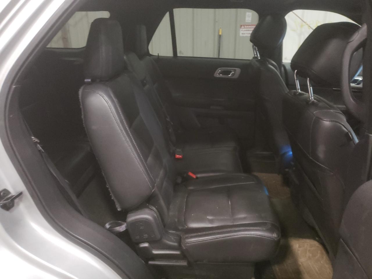 Photo 6 from auction – 2015 FORD EXPLORER L with VIN 1FM5K8F85FGA15312