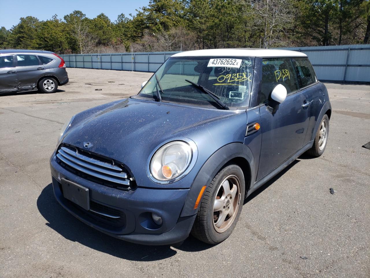 Photo 2 from auction – 2011 MINI COOPER with VIN WMWSU3C51BT093552