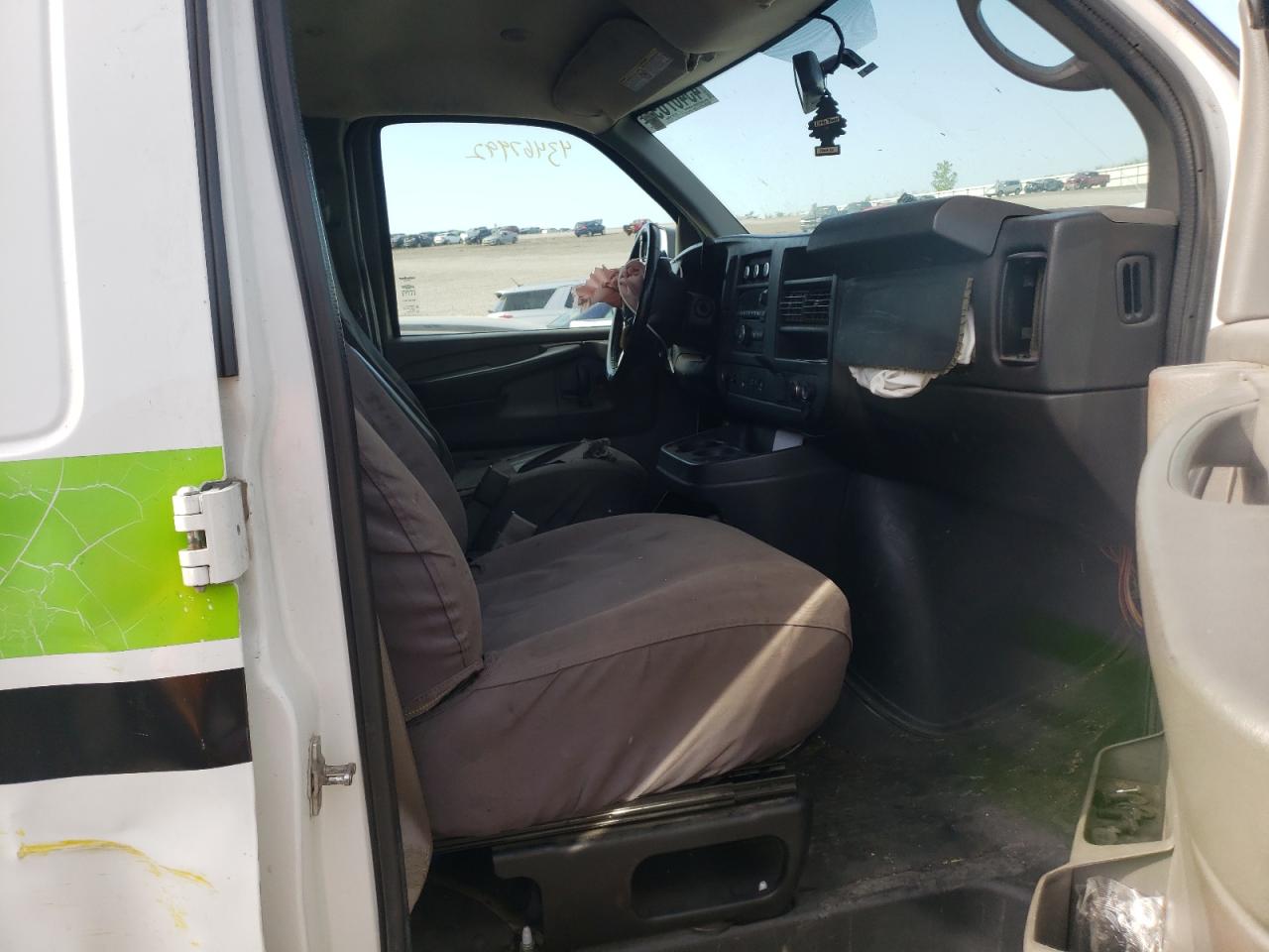 Photo 5 from auction – 2015 CHEVROLET EXPRESS G2 with VIN 1GCWGFCF4F1174942