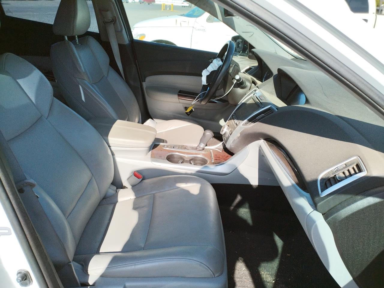 Photo 5 from auction – 2015 ACURA TLX TECH with VIN 19UUB1F53FA023975