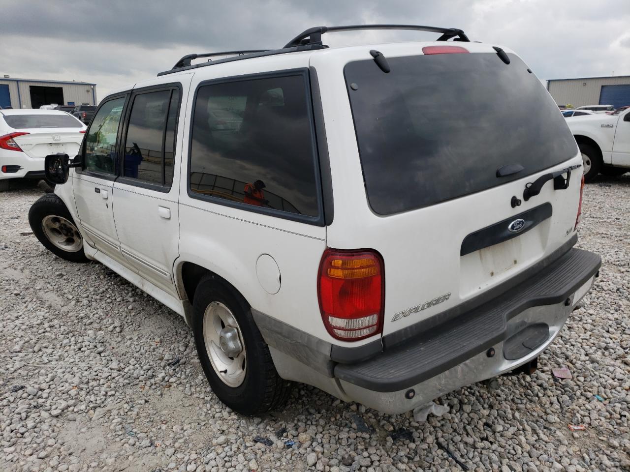 Photo 3 from auction – 2000 FORD EXPLORER X with VIN 1FMDU63E1YZA12077