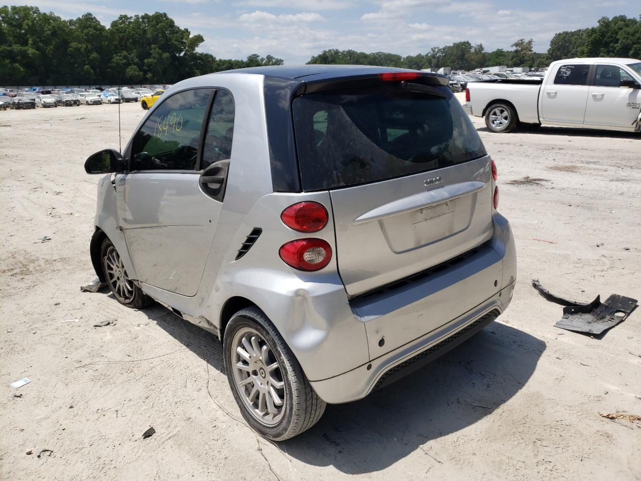Photo 3 from auction – 2013 SMART FORTWO PUR with VIN WMEEJ3BA9DK682057