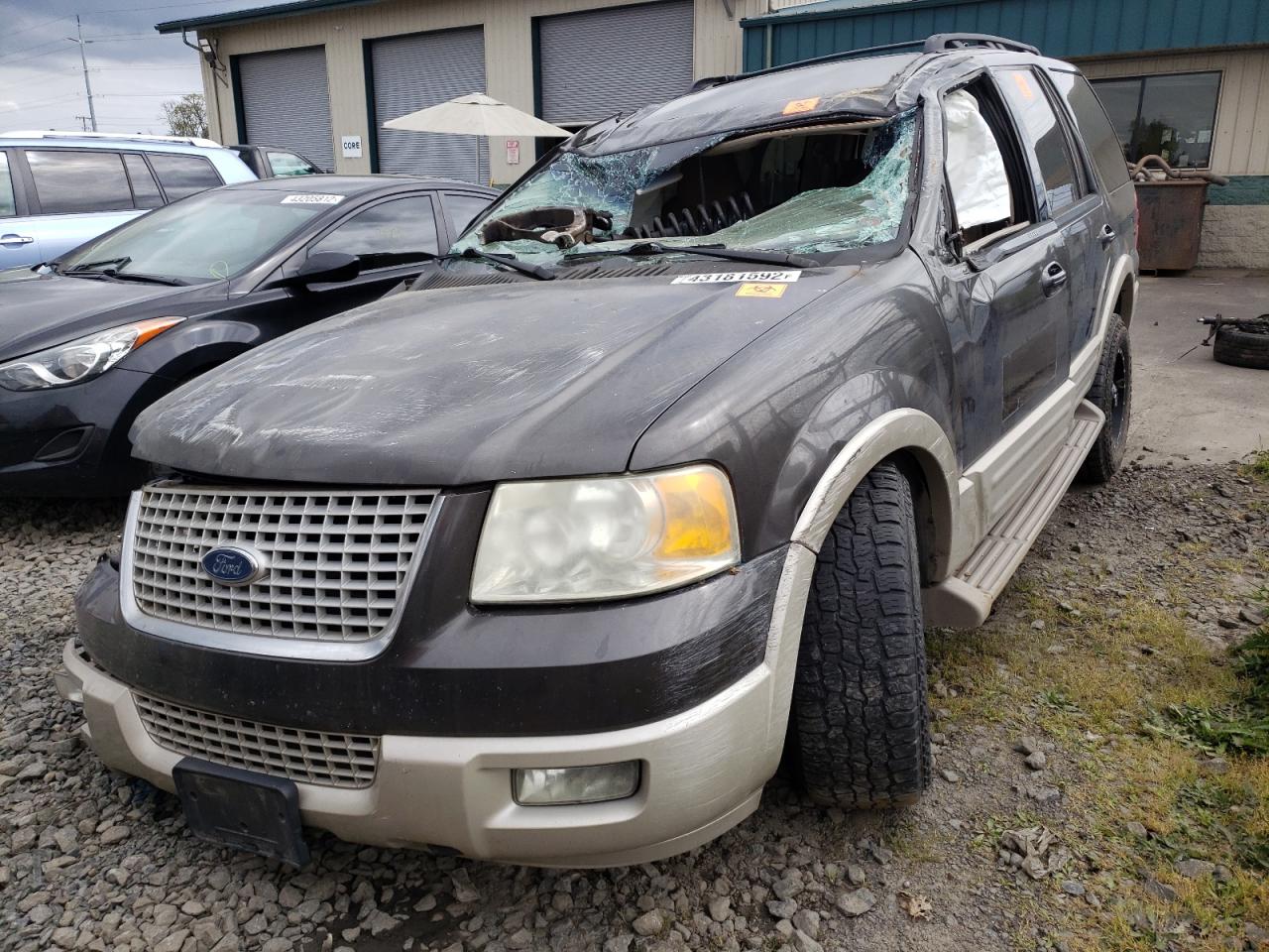 Photo 2 from auction – 2005 FORD EXPEDITION with VIN 1FMFU185X5LA52886