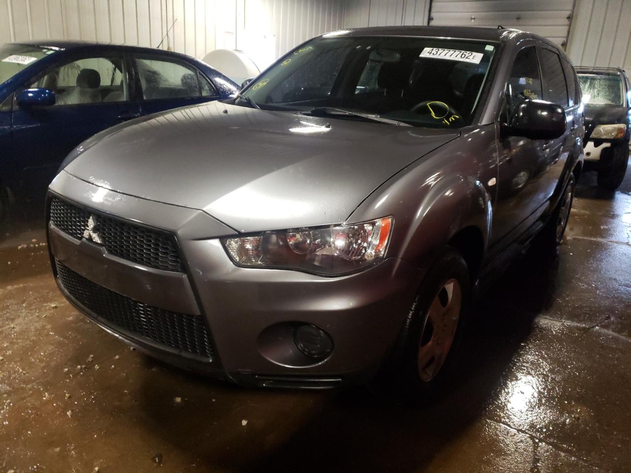 Photo 2 from auction – 2010 MITSUBISHI OUTLANDER with VIN JA4AS2AW3AZ005374