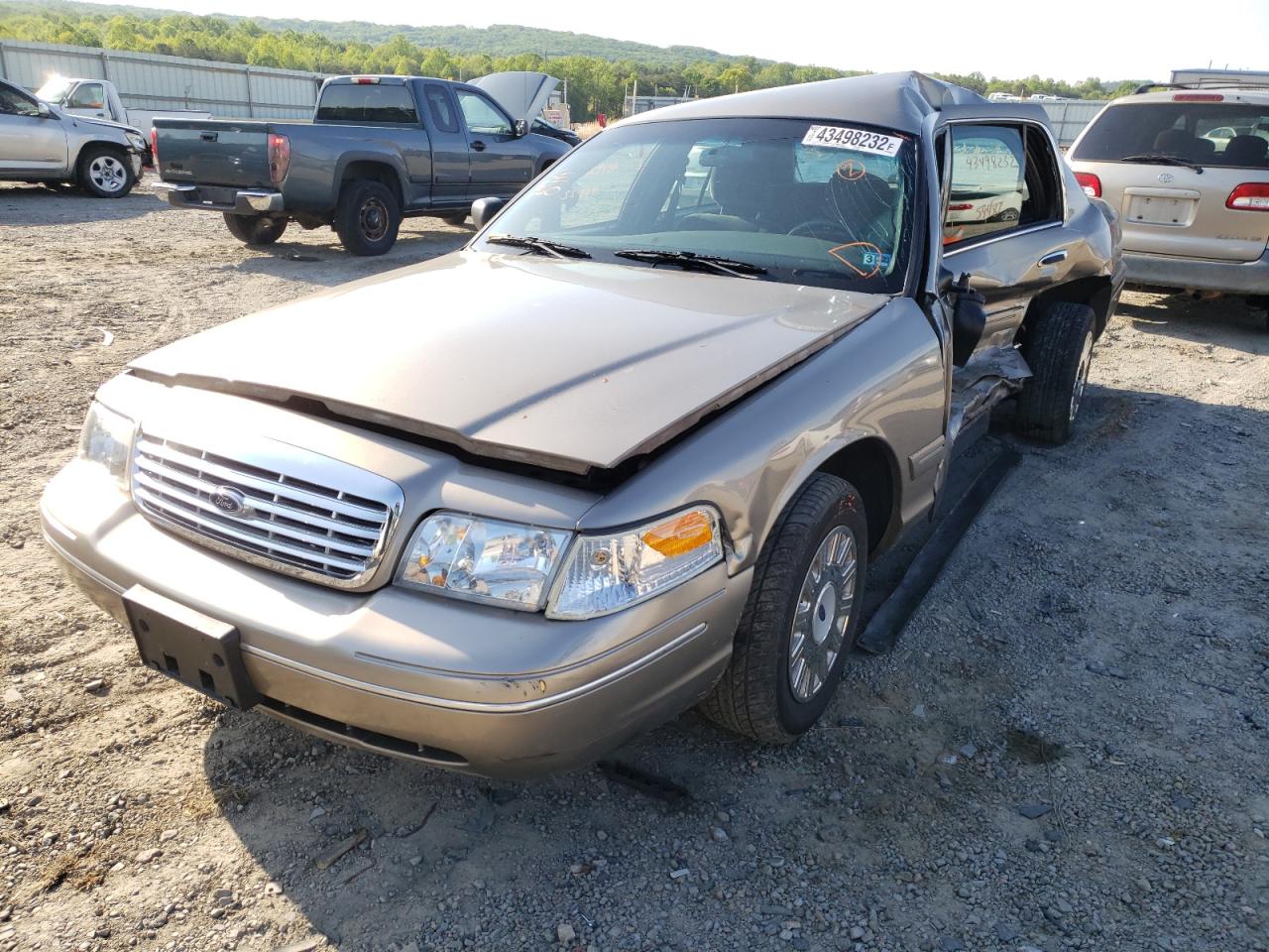Photo 12 from auction – 2004 FORD CROWN VICT with VIN 2FAFP71W44X183563