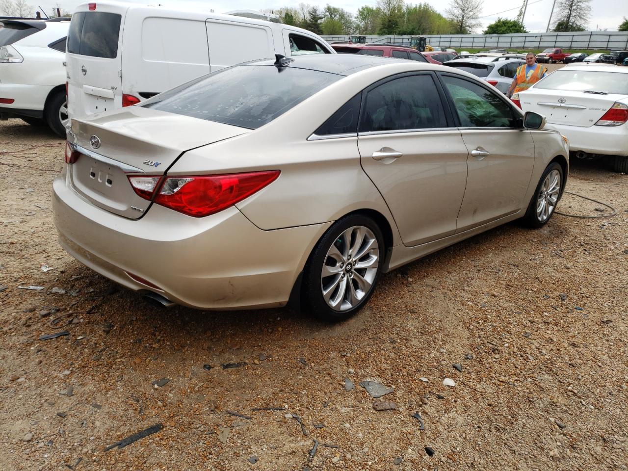 Photo 4 from auction – 2012 HYUNDAI SONATA SE with VIN 5NPEC4ABXCH321734